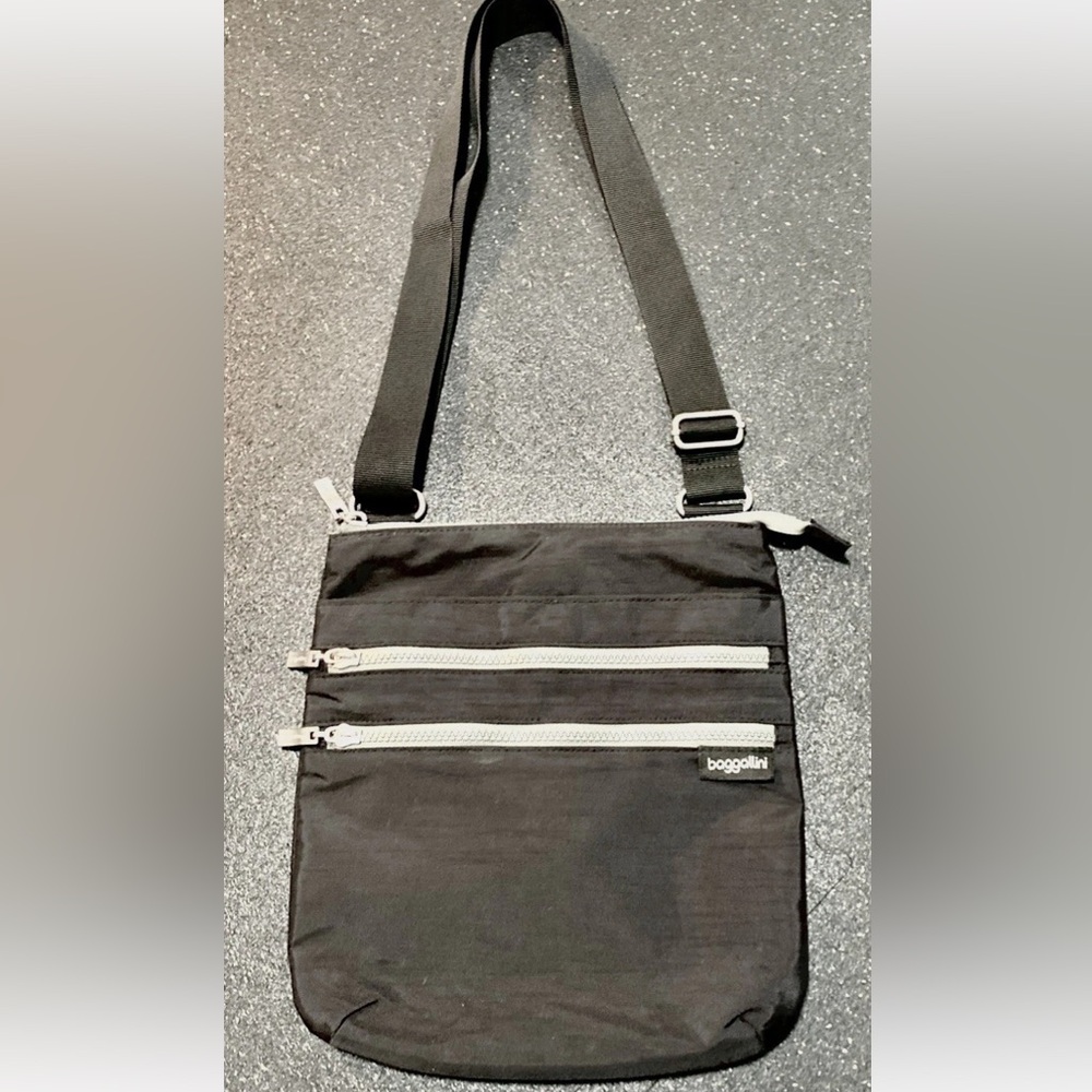 Baggallini Black Nylon Cross-Body Shoulder Bag Handbag Lightweight Boho Purse